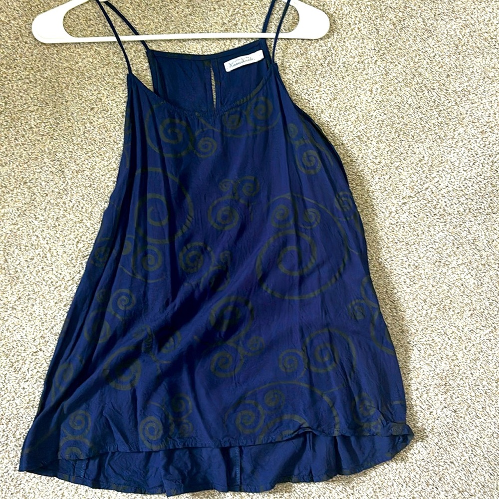Kamohoalii (Hawaiian brand) string tank top. Blue/gold design; sized large